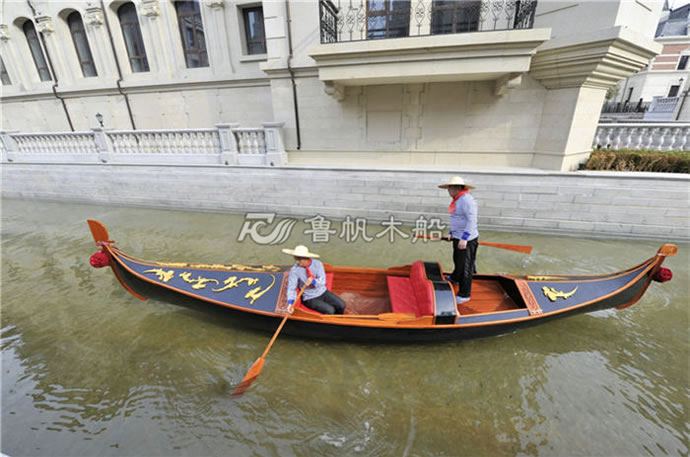 黑底木尖